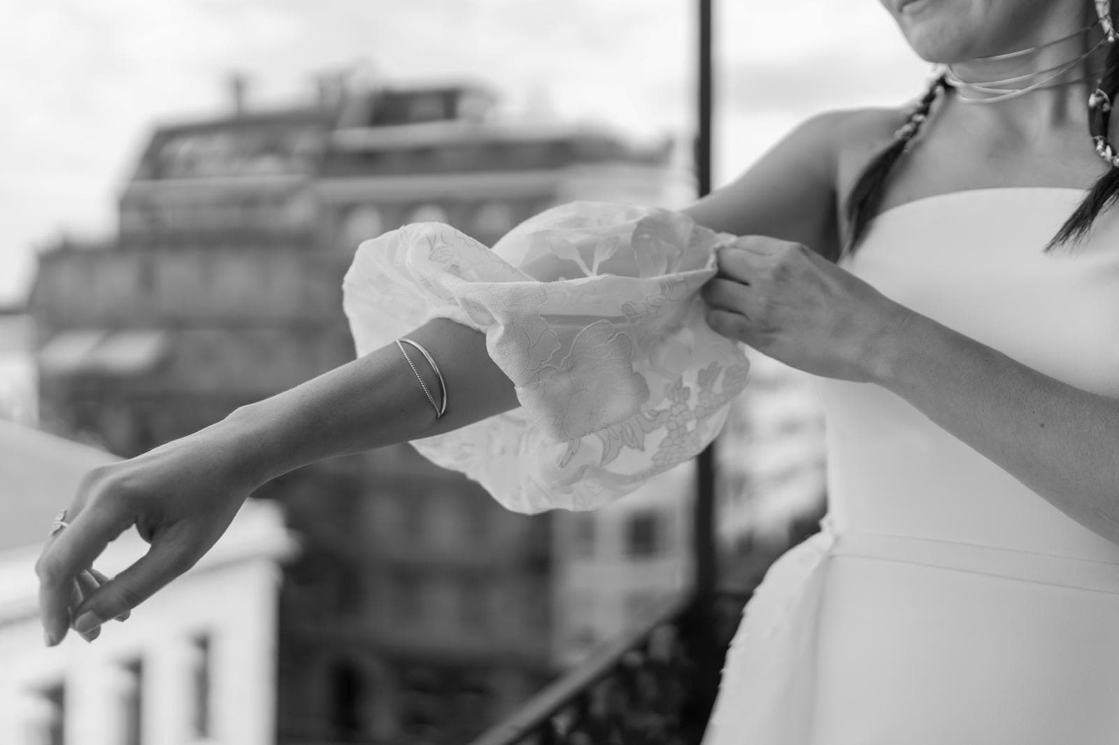 Detalle de la manga del vestido de novia